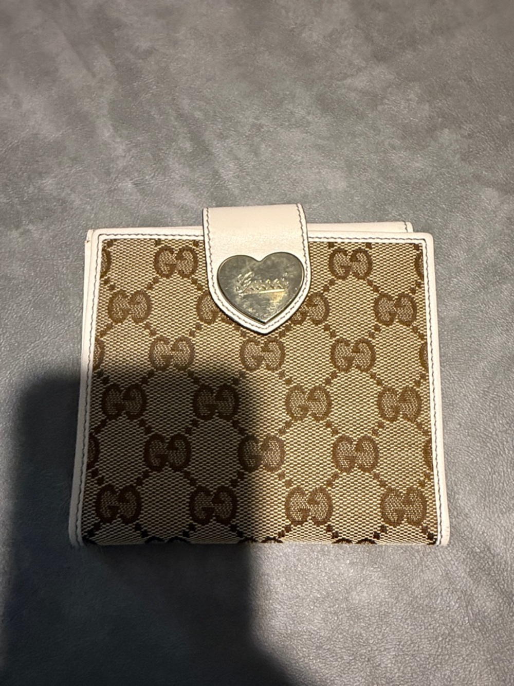 EUC Gucci Beige Monogram Compact Wallet w/ Heart Detail With Authenticity Cert - Picture 2 of 14